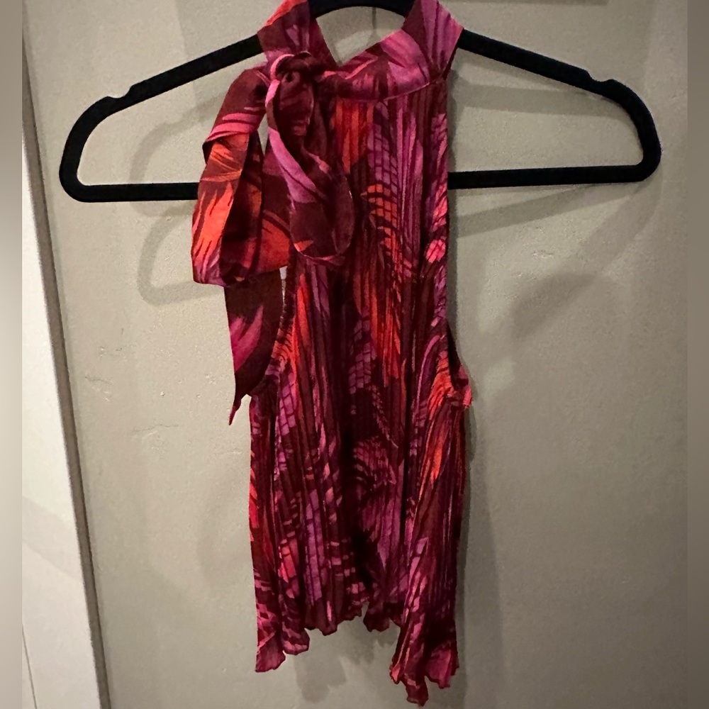 Sleeveless Neck Tied Blouse. USED — in excellent condition. No stains of flaws!